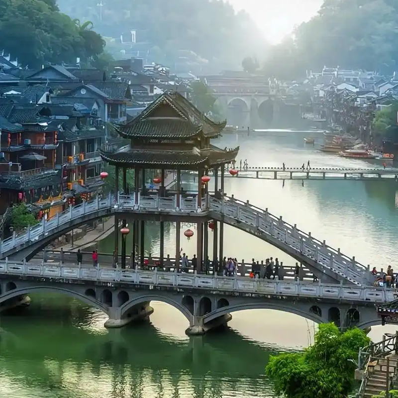 （國(guó)旅自組）【探秘星城·趣游湘西】湖南大學(xué)、橘子洲、岳麓書(shū)院、韶山、邊城茶垌、惹巴拉、里耶古鎮(zhèn)、鳳凰古城、天門(mén)山、長(zhǎng)沙雙飛六天